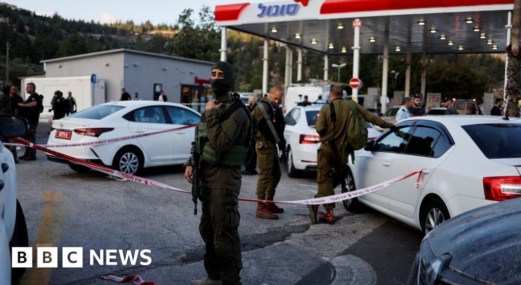 Four Israelis were killed by Palestinian attackers near a West Bank settlement

