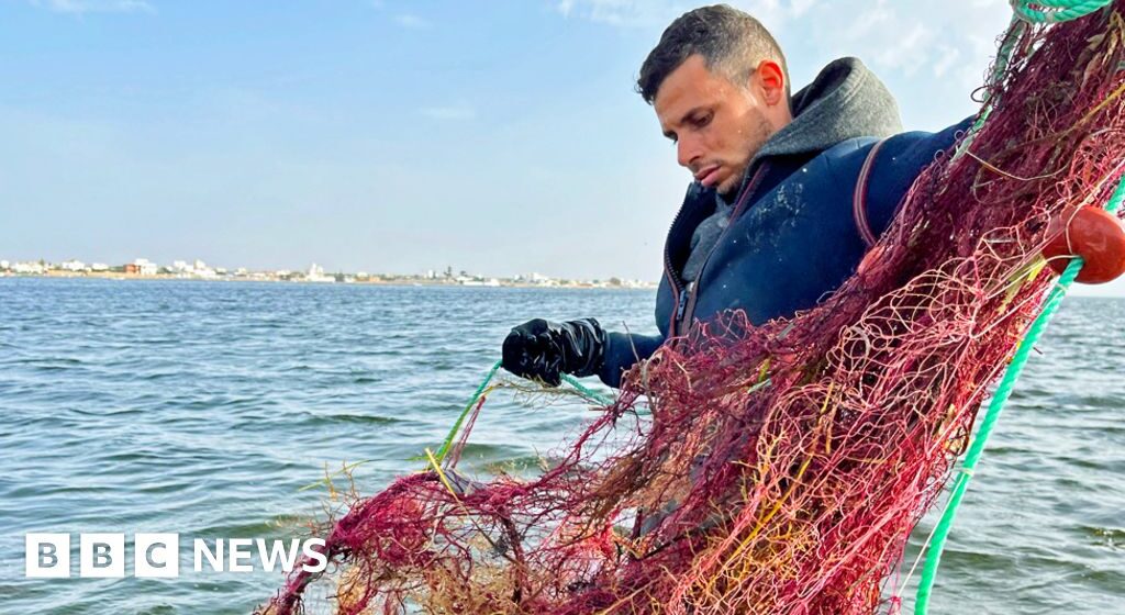 Migrant crisis: Tunisian fisherman finds dead bodies in his net

