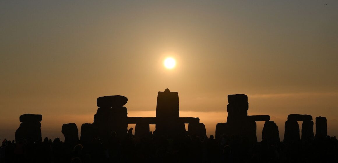 See Mars and Venus on the summer solstice

