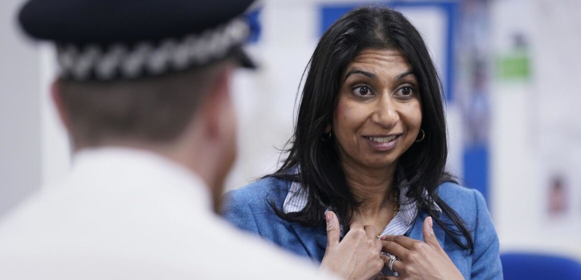  Suella Braverman gives police 'full support' to increase use of stop and search |  Political news

