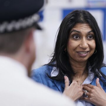  Suella Braverman gives police 'full support' to increase use of stop and search |  Political news

