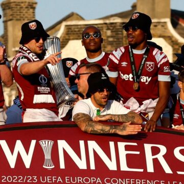  West Ham fans are ecstatic as the team host a victory parade to celebrate their Europa League victory |  UK news

