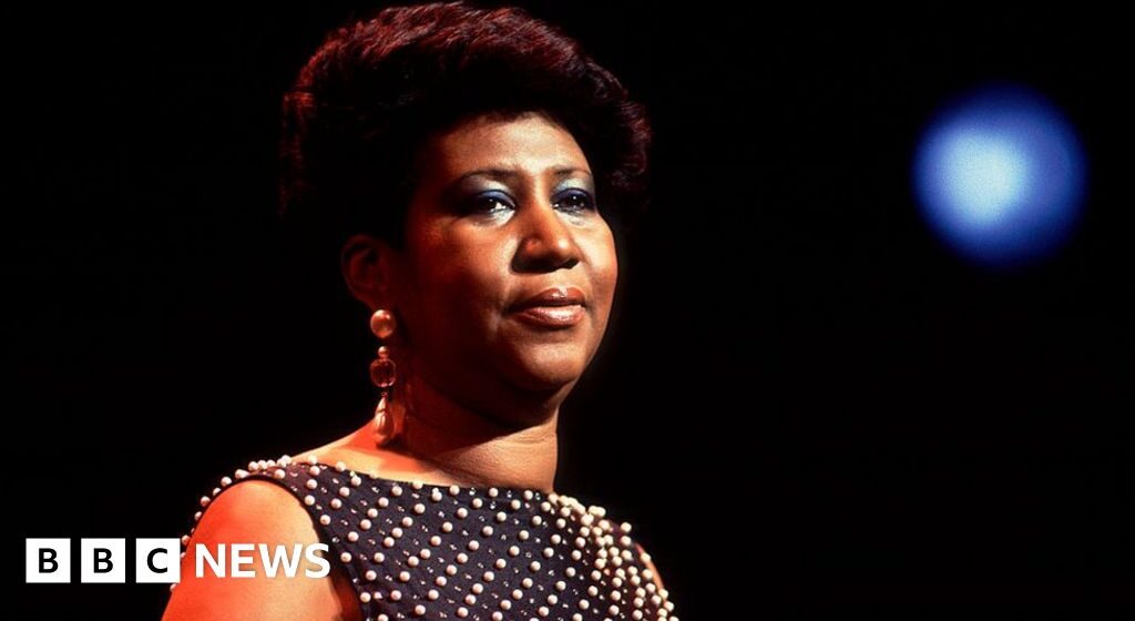 Aretha Franklin's sons fight over will found under sofa

