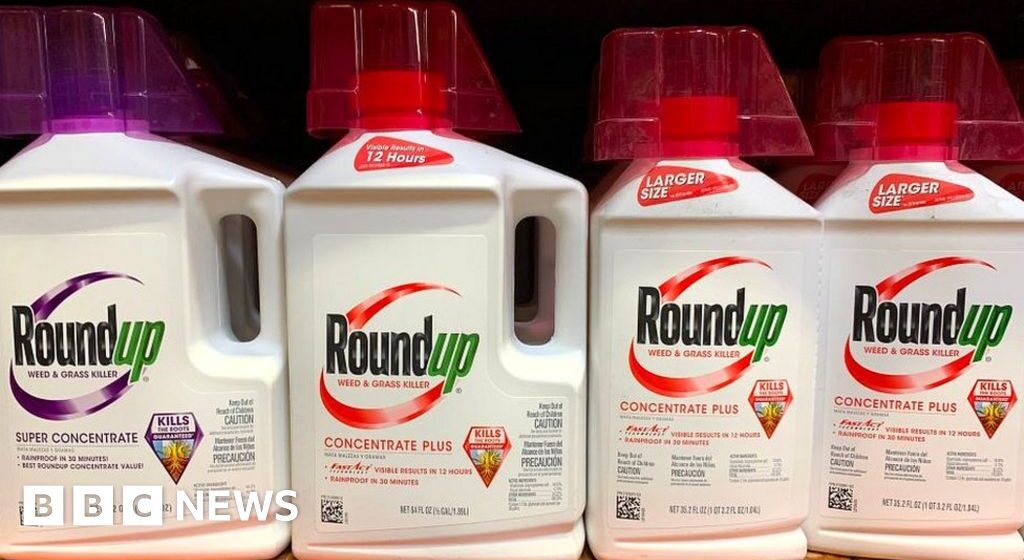 Bayer: Weedkiller maker to take $2.8 billion hit as sales fall

