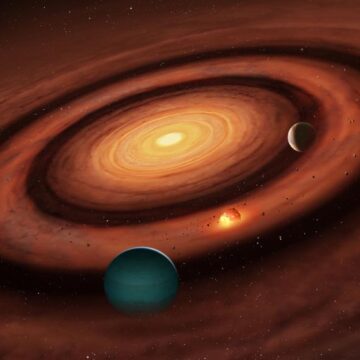 Some star systems form a planetary sandwich

