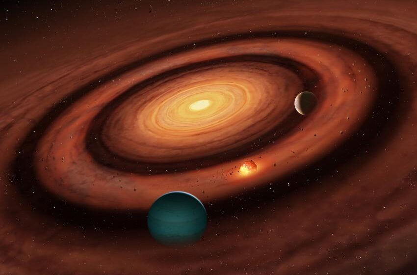 Some star systems form a planetary sandwich

