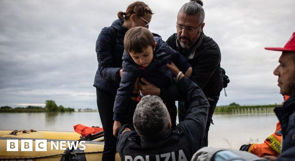 Floods in Italy leave nine dead and force 13,000 to leave their homes