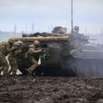 Ukraine war: Western 'weariness' of supporting Kyiv, US aid at stake, France strikes arms deals